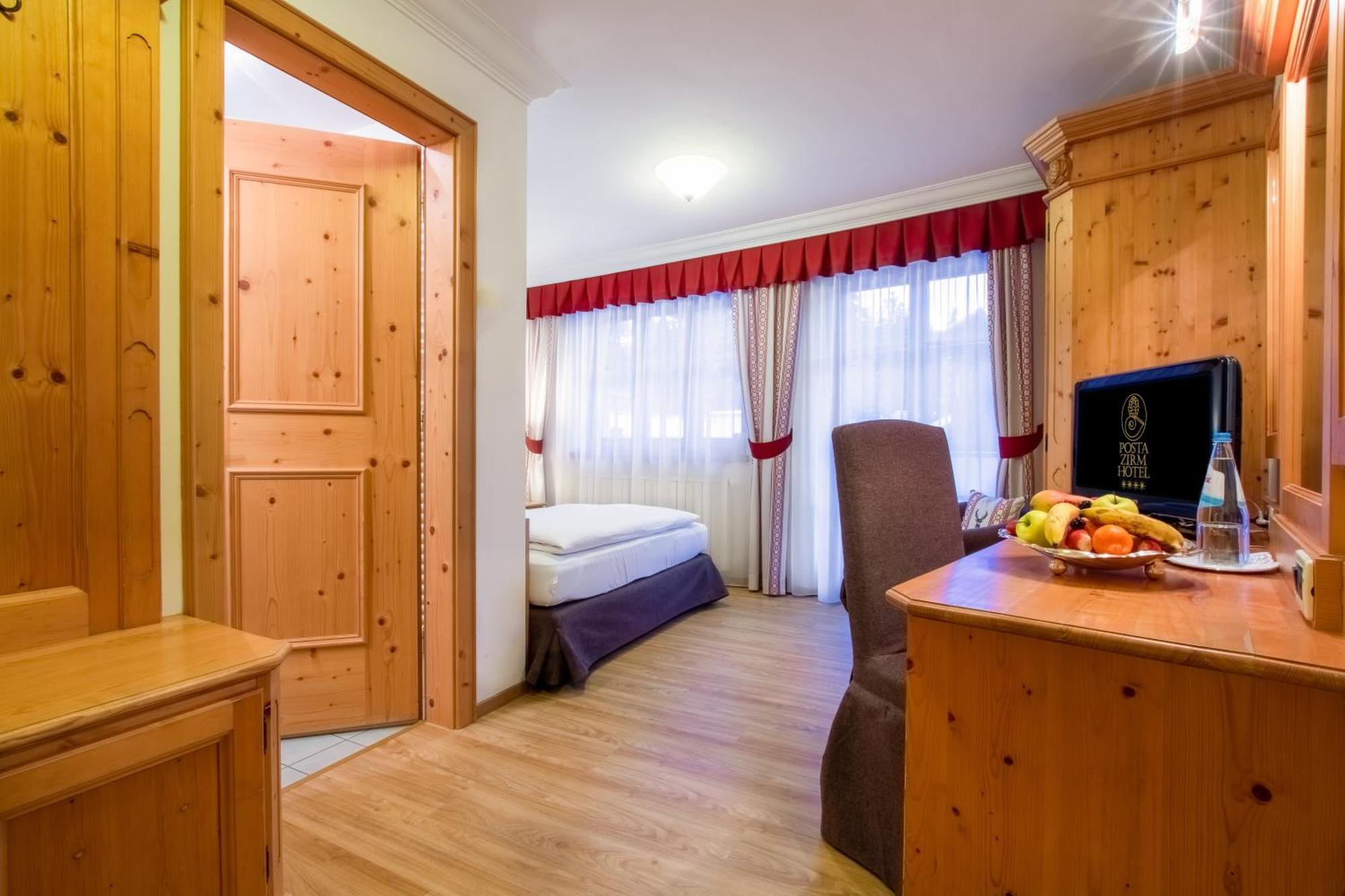 Posta Zirm Hotel Corvara In Badia Εξωτερικό φωτογραφία